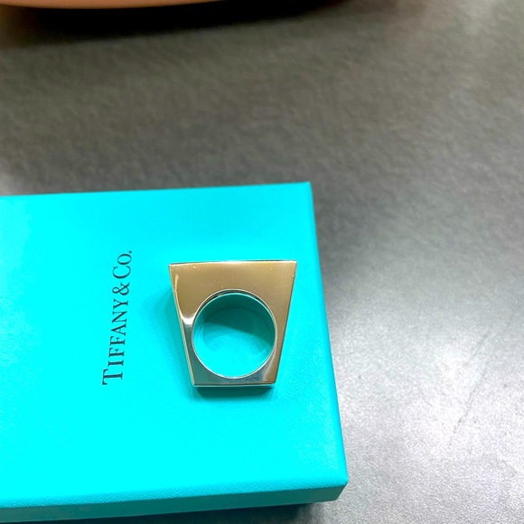 Tiffany & Co, out of retirement rectangle ring, size 6 - Picture 3 of 11